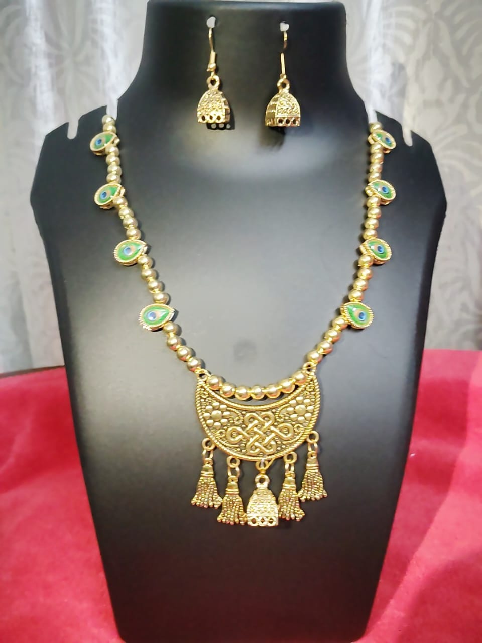 Morpankh pendant set